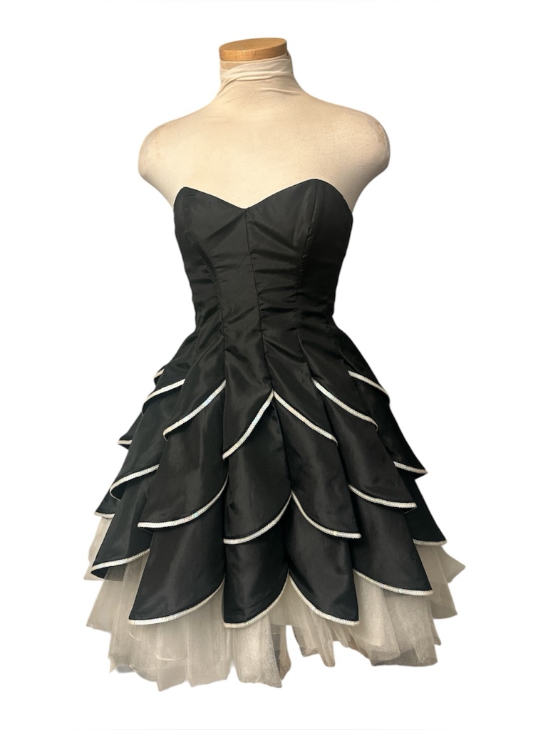 Betsey Johnson Evening Strapless Black Cocktail Dress With White Trim Size 0